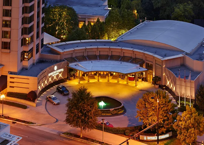 Top Hotels Near Atlanta Aquarium for Convenience