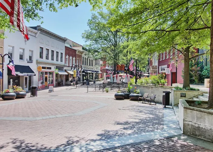 Premier Charlottesville Hotels with In-Room Jacuzzis