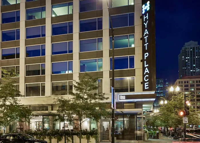 Best Hotels Near Chicago's United Center