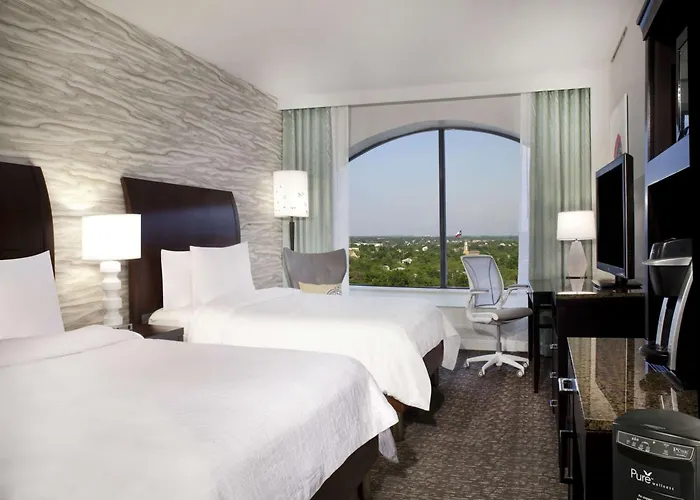 Best Hotels Near Frank Erwin Center in Austin