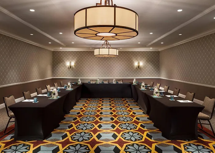 Top Hotels on King St Alexandria VA