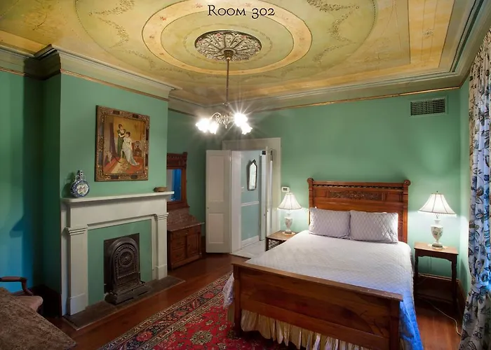 Top Haunted Hotels in Savannah for Paranormal Thrill