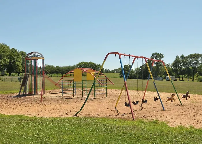 Top Hotels Near Dover's Attractions